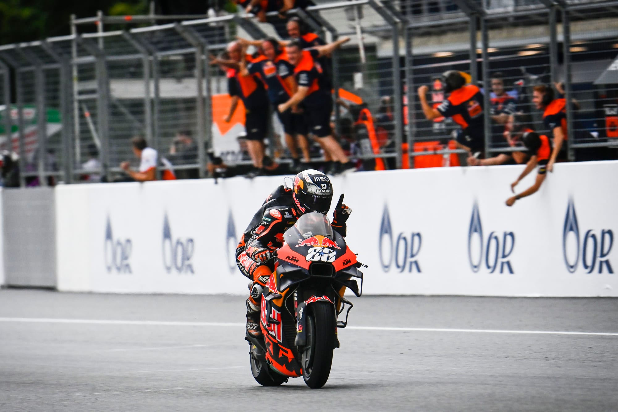 Miguel Oliveira KTM gana el Gran Premio de MotoGP de Tailandia 2022