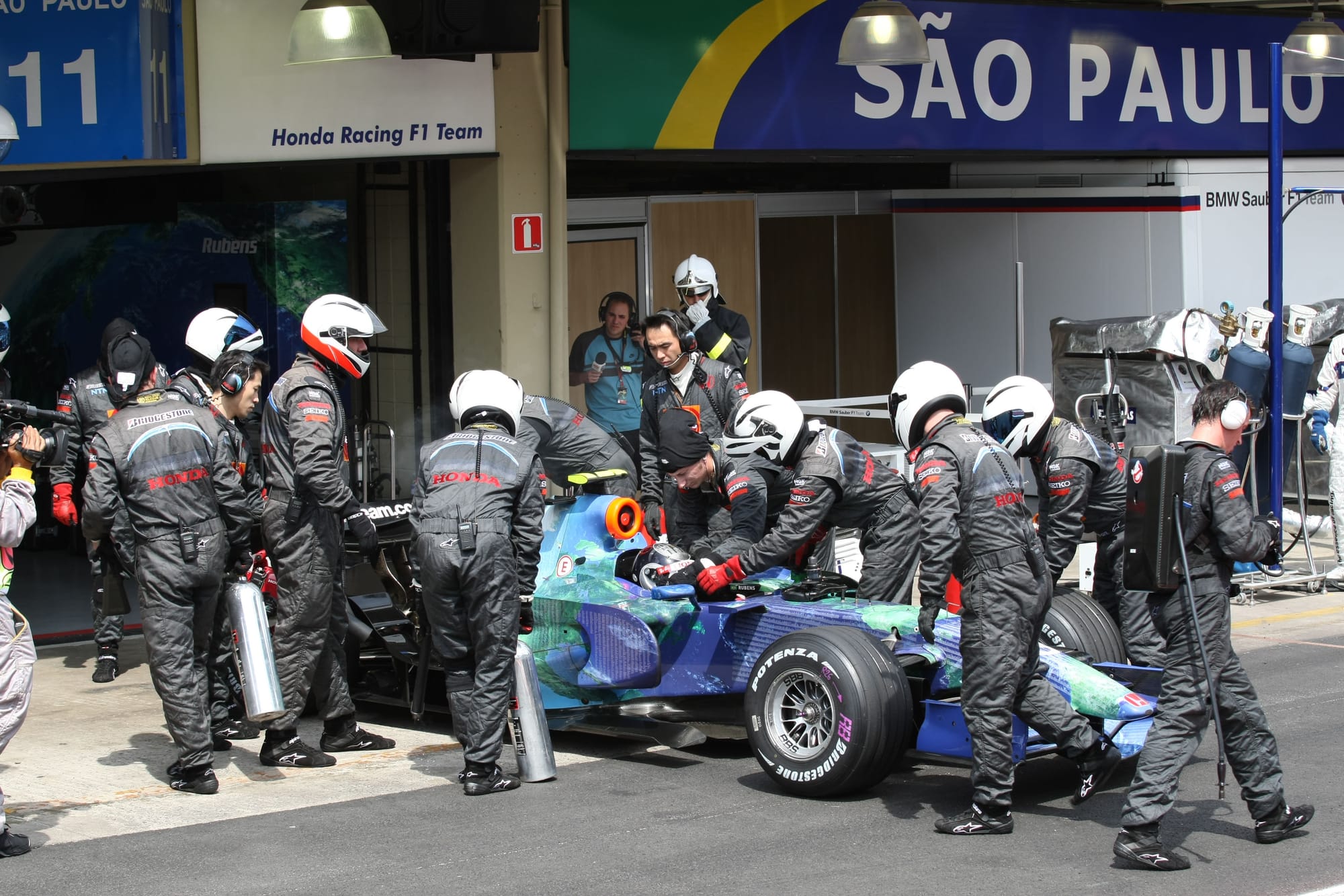 Rubens Barrichello Honda retires from 2007 Brazilian Grand Prix