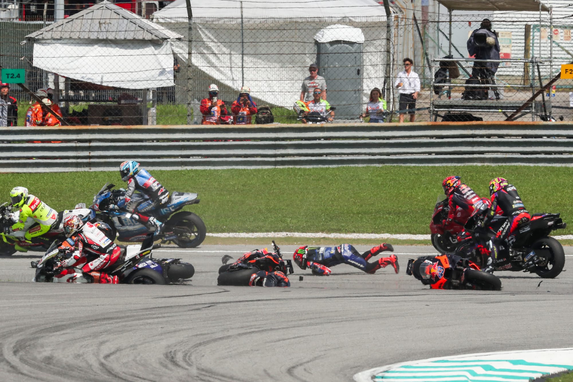 Sepang MotoGP crash