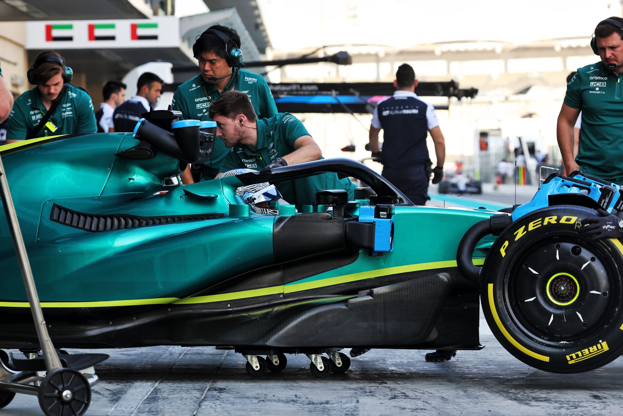 Fernando Alonso Aston Martin F1 test Abu Dhabi 2022