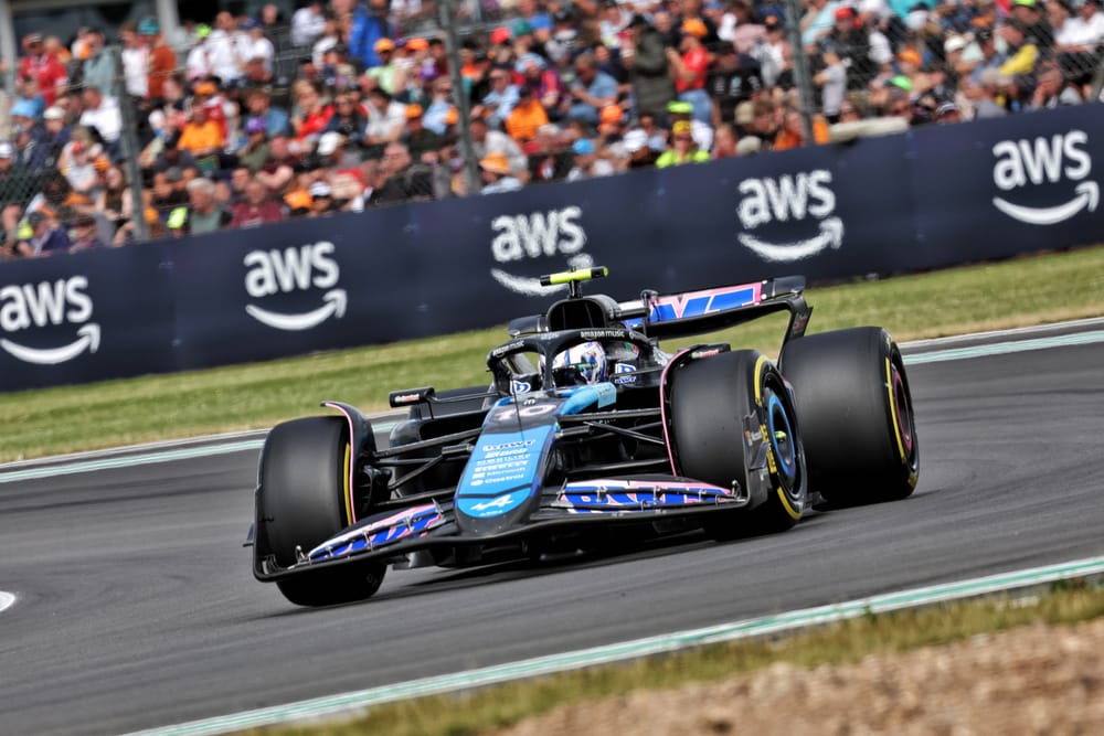 Alpine-Mercedes timeline complicates Sainz's 2025 choice