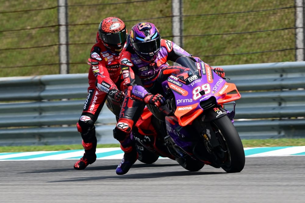 MotoGP podcast: Title rivals' frenzied Sepang duel explained