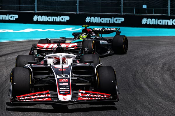 Unsporting Magnussen tactics deserve race ban, says McLaren boss